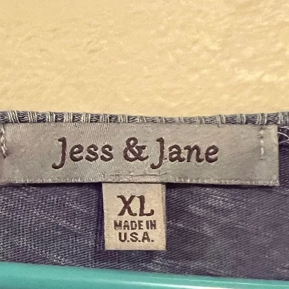 JESS & JANE Tunic Top Blue Mineral Wash Floral Graphic Bell Sleeve-Size XL - Picture 3 of 4